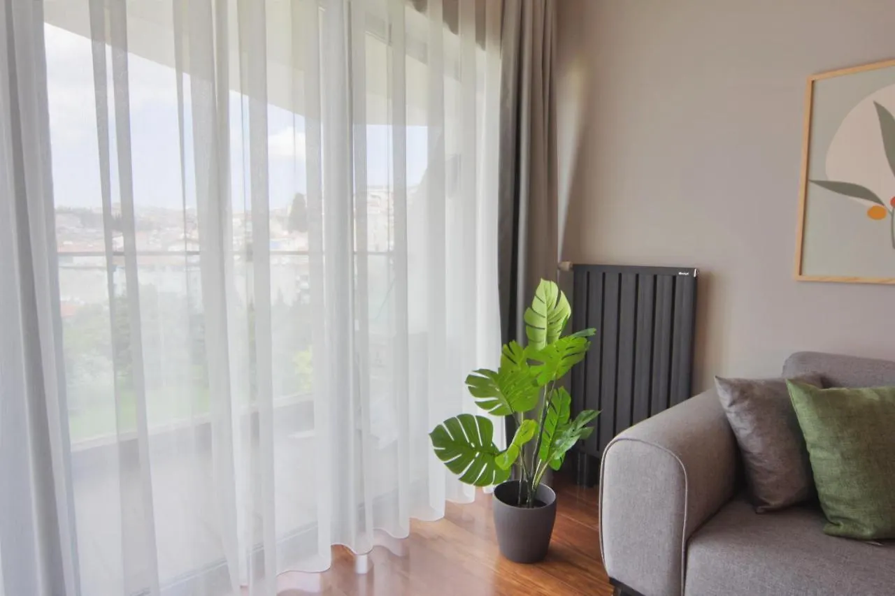 Spacious Apt With Balcony- Tranquil City Haven Istanbul Apartment